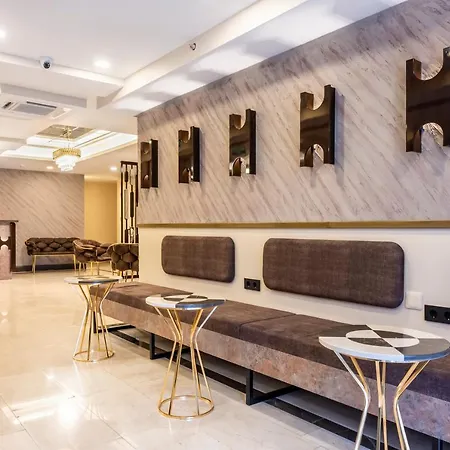 מלון Emin Palace